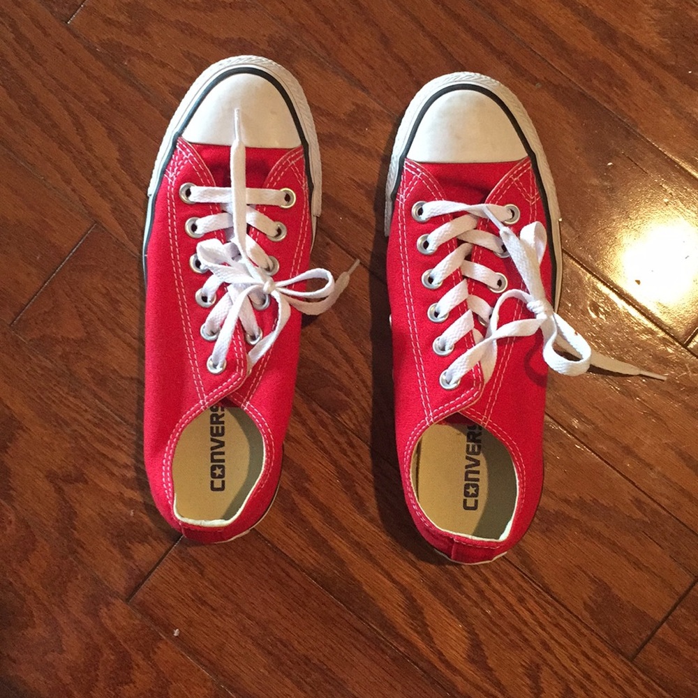 Converse tennis shoes